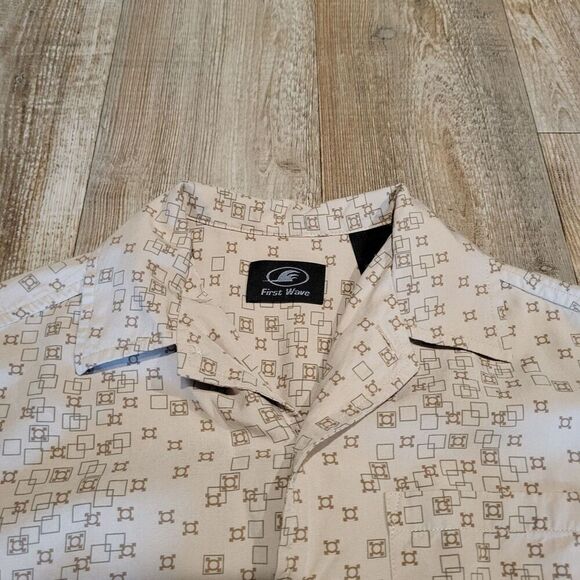 First Wave Geometric Patterned Short Sleeved Button Up Shirt Womens Size 10 - Picture 2 of 5
